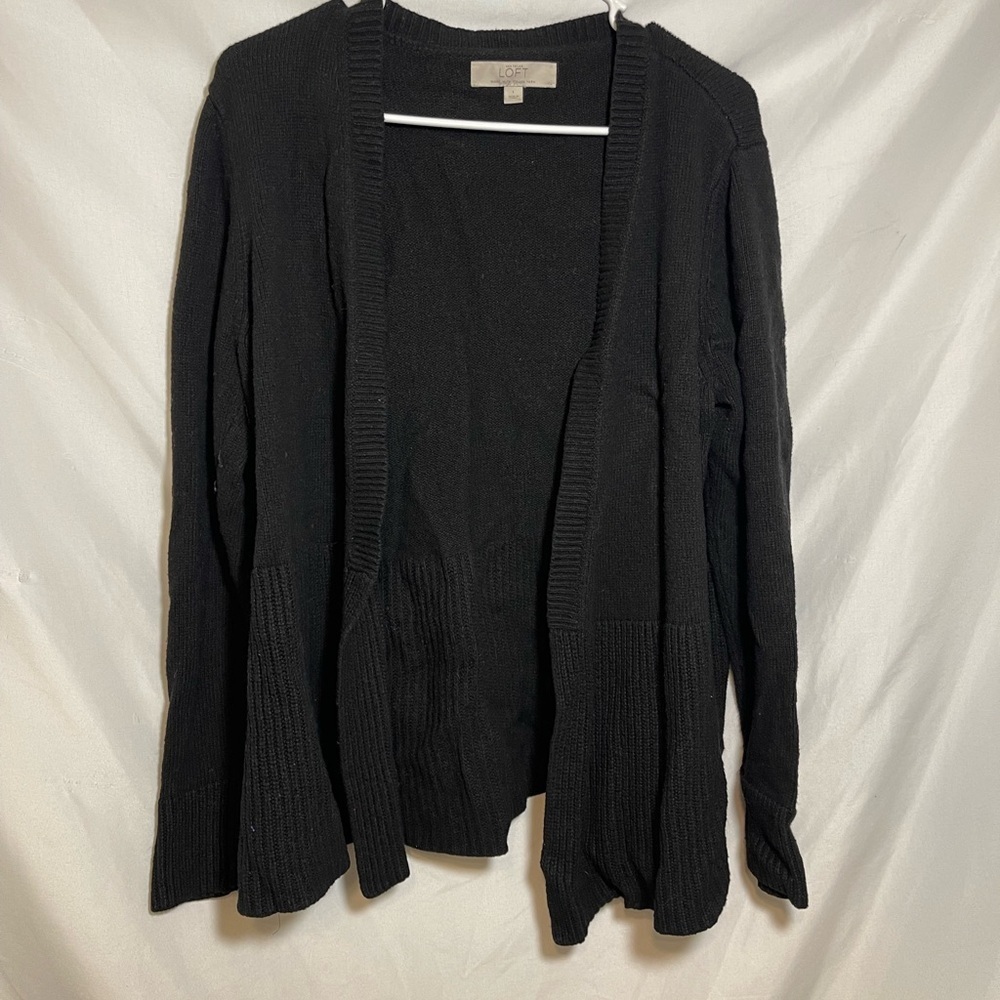 Classic Minimalist Workwear LOFT Women's Elegant Black Cardigan